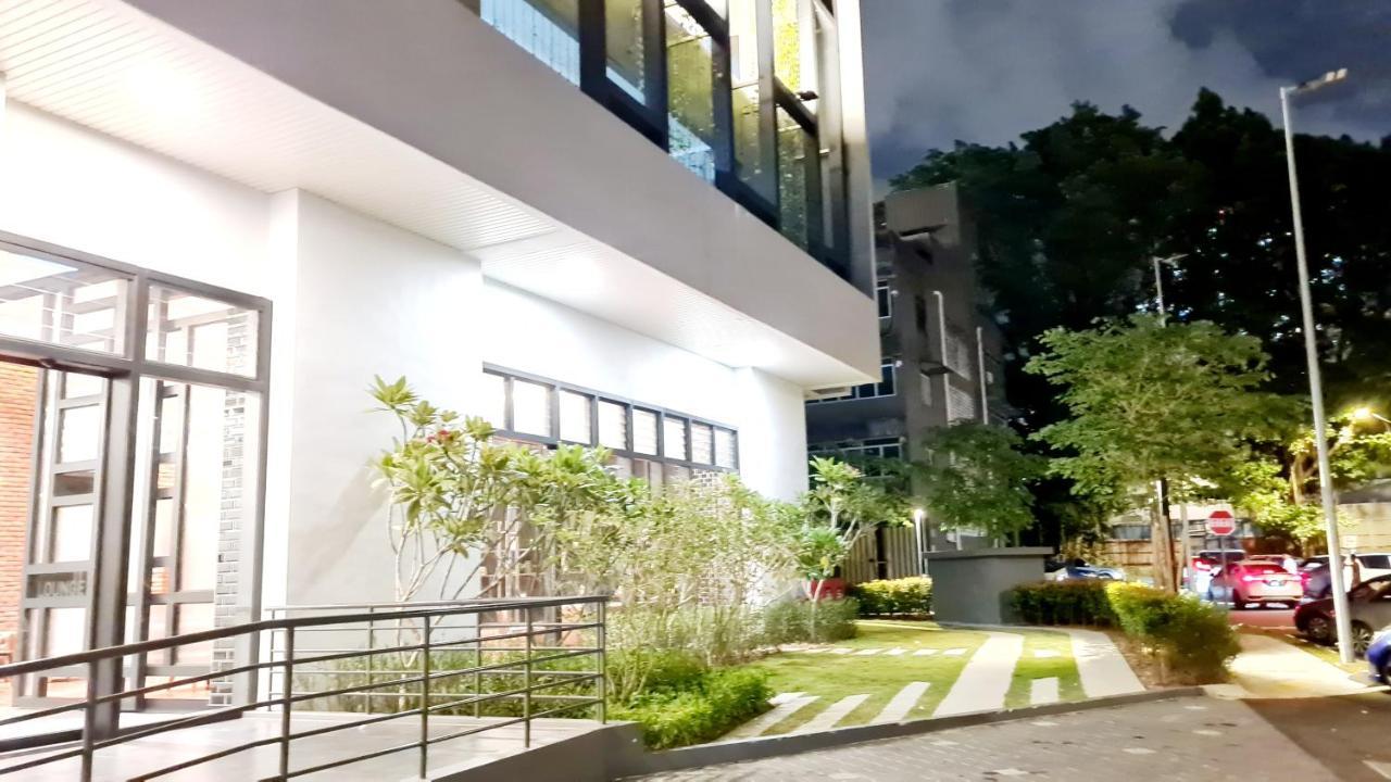 Chambers Serviced Suites Klcc By Cozy Stay Kuala Lumpur Exterior photo